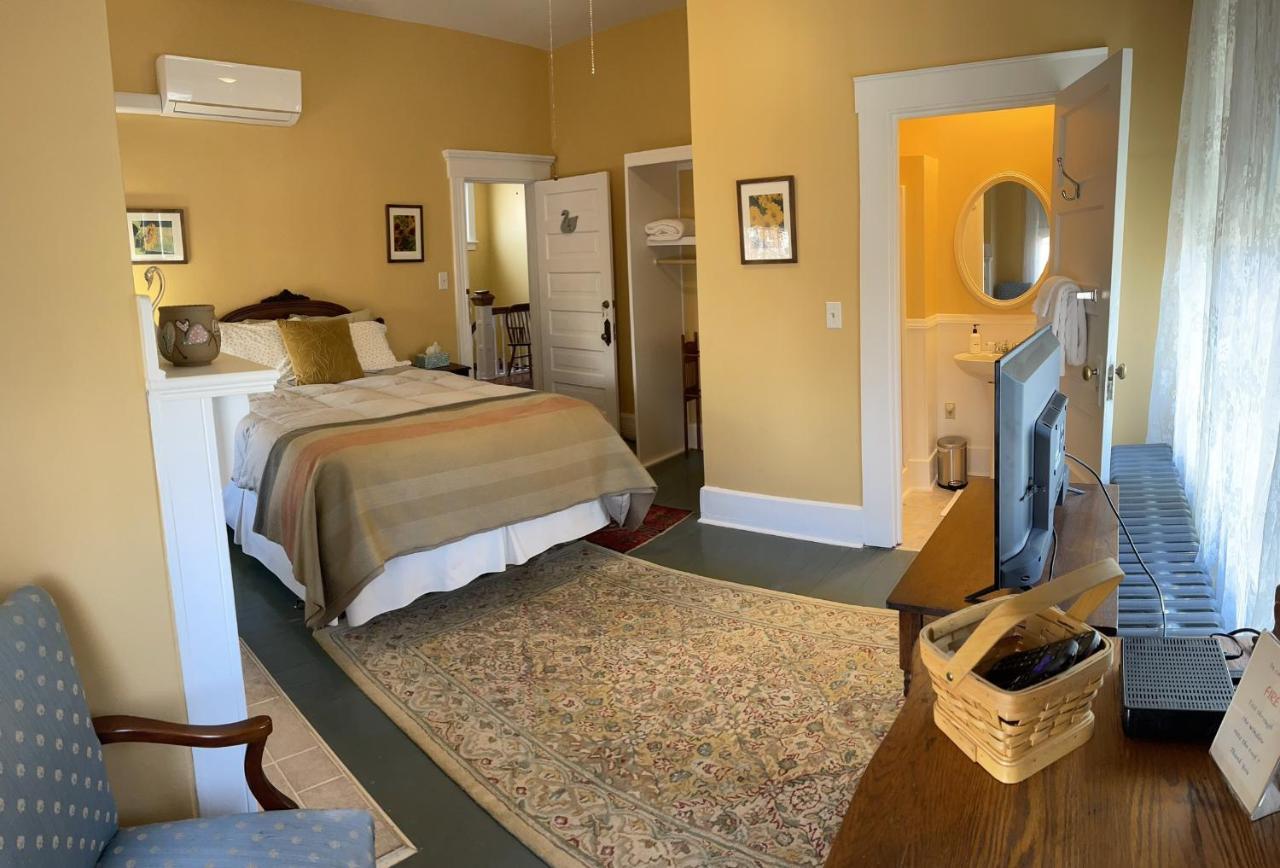 The Grey Swan Inn Llc Blackstone Exterior foto